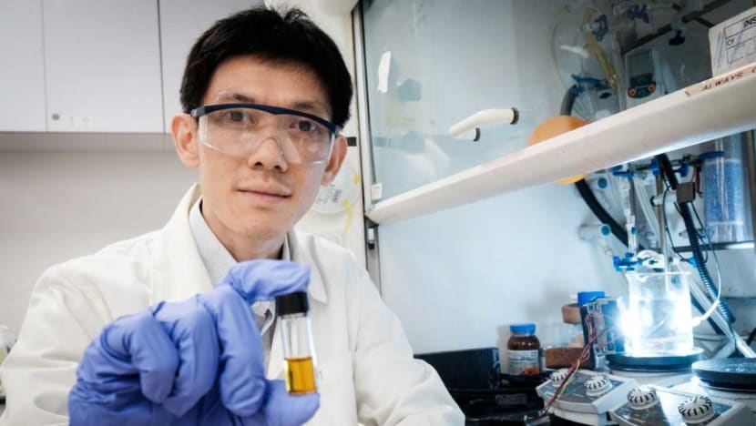 NTU scientists devise method to turn plastic waste into valuable chemicals using sunlight