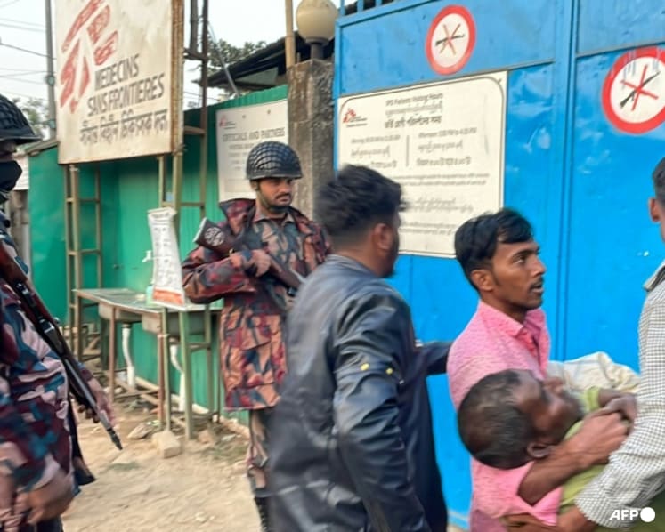 Myanmar border guards flee to Bangladesh amid clashes with rebels