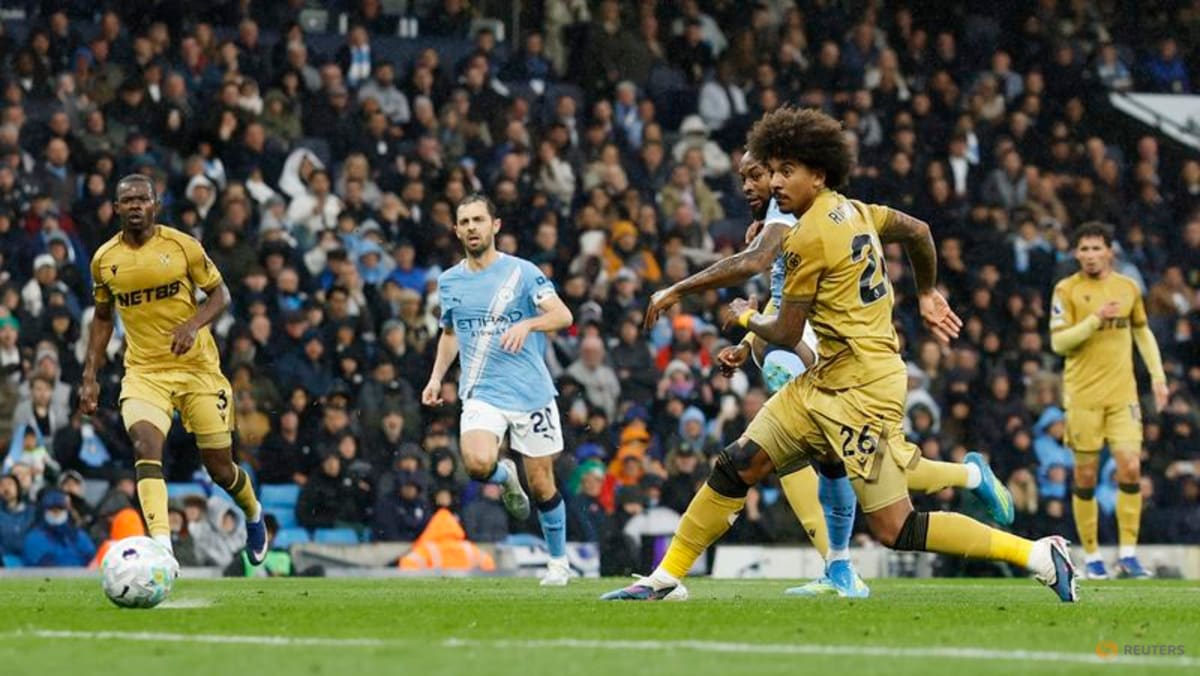 City slice Arsenal's league lead to two points with 3-0 win over Palace