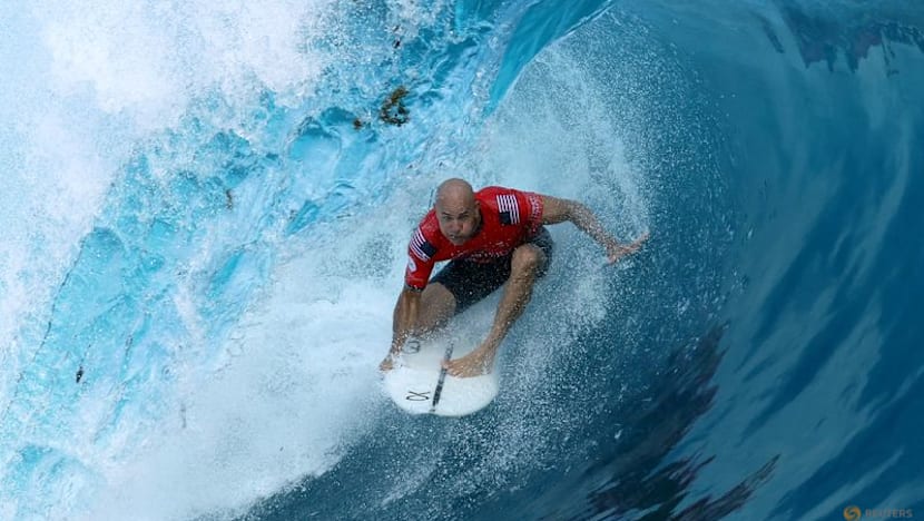 Surfing-Wildcard Kelly Slater stars as Tahiti Pro kicks off in unruly surf