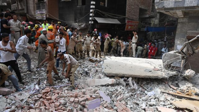 印度新德里一栋四层楼建筑物倒塌 造成至少四人死亡