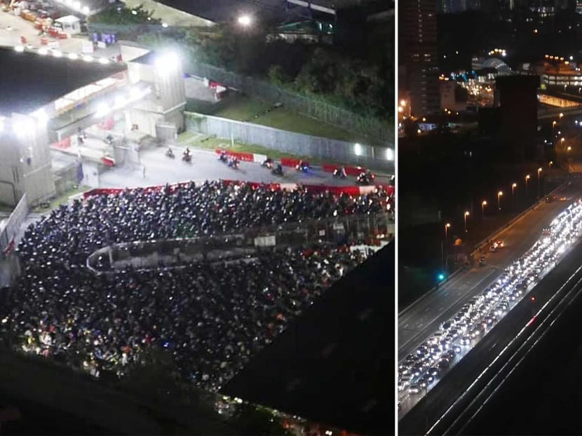 There was a scrum of motorcyclists.