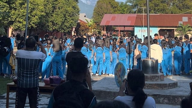获救登山者明返新加坡 外交部：继续搜寻两失踪国人