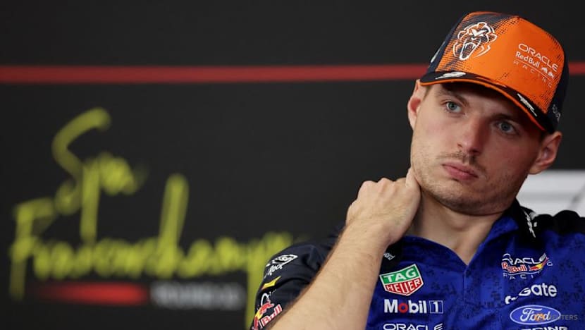 Verstappen reverts to old rear wing after successive crashes