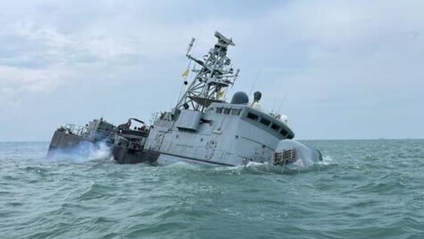Malaysian navy diver dies during salvage operations on wrecked naval vessel Malaysian navy diver dies during salvage operations on wrecked naval vessel