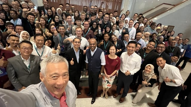 李总理告诫年轻部长：可在社媒吸引眼球但要保留尊严