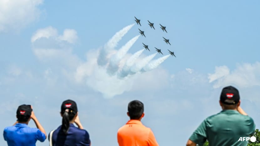 More buses when Singapore Airshow opens to the public after record attendance during trade days More buses when Singapore Airshow opens to the public after record attendance during trade days