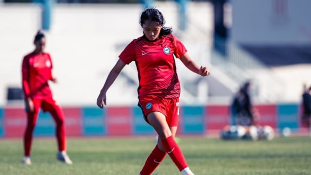 我国雌狮队女子足球小组赛 以1比3不敌印尼