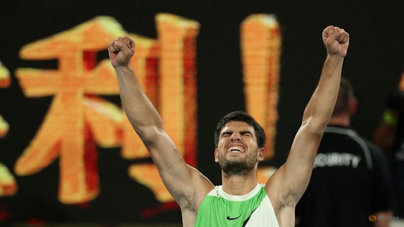 Alcaraz shines, Sabalenka beats the heat to make Australian Open semi-finals