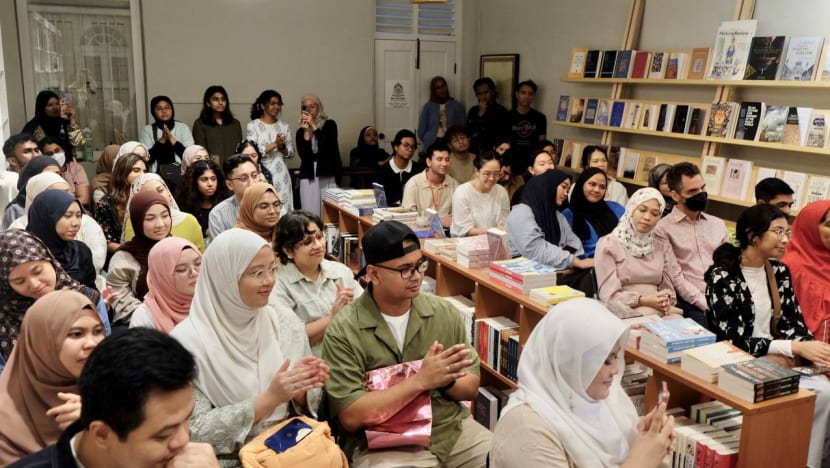 5 sekawan ini tubuhkan Layl Ash-Shayr; ruang selamat bagi penulis Islam setempat pamer karya