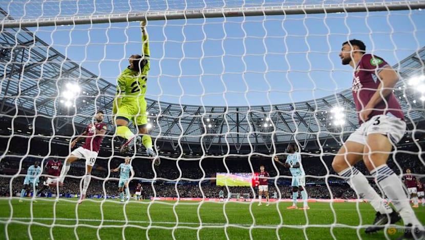 West Ham roar back to beat Burnley 3-2