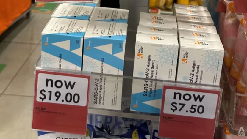 Permintaan bagi kit ujian COVID-19 melonjak di tengah gelombang jangkitan SG Permintaan bagi kit ujian COVID-19 melonjak di tengah gelombang jangkitan SG