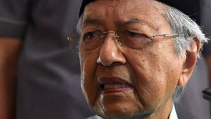 Dr Mahathir cadang kerajaan M'sia dapatkan nasihat pakar atasi masalah kejatuhan ringgit Dr Mahathir cadang kerajaan M'sia dapatkan nasihat pakar atasi masalah kejatuhan ringgit