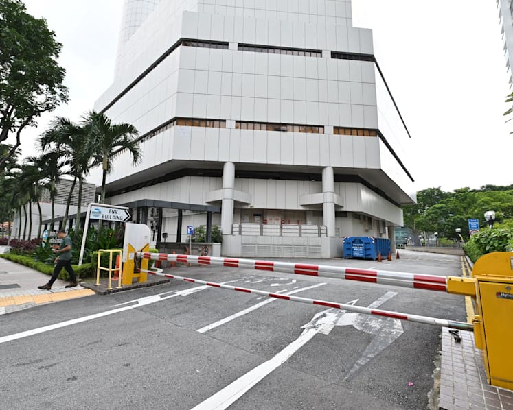 Bomb threats at 18 locations including government buildings; police found no items of security concern 