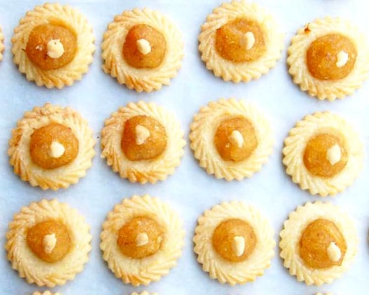 How many calories are lurking in your Chinese New Year snacks? 