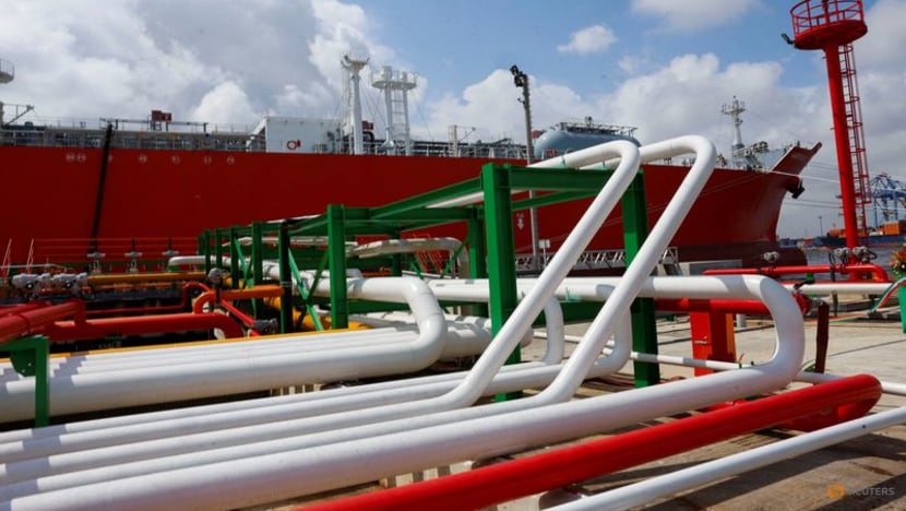 Oil prices fall as key trade talks falter ahead of tariff deadline