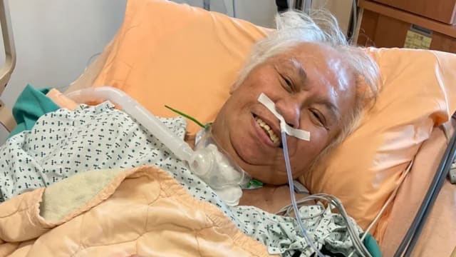 临终前的病床照曝光　李坤城与儿子对话惹鼻酸