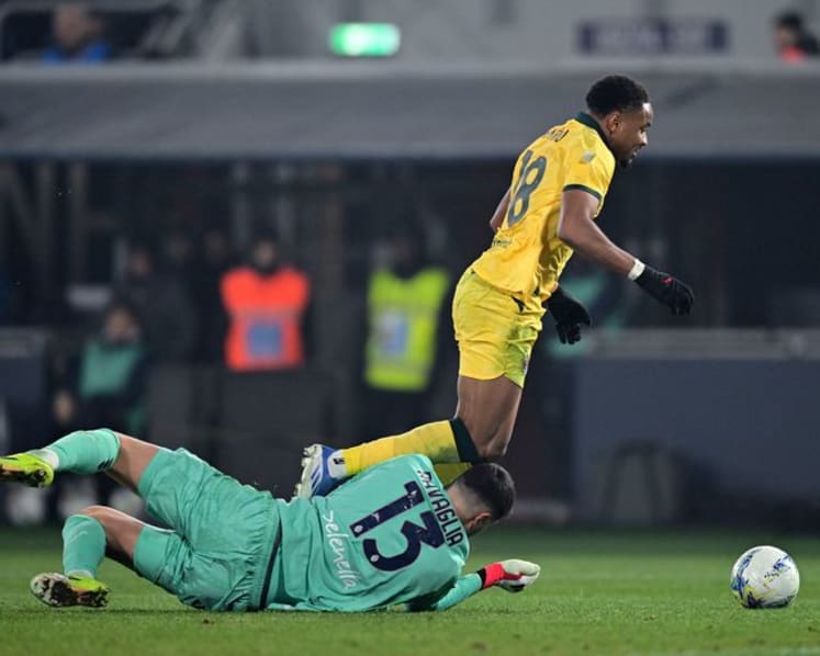 AC Milan close gap on city rivals Inter after 3-0 win at Bologna