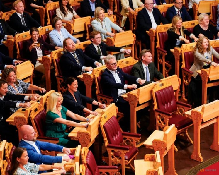 Norwegian parliament gets behind World Cup team with fans' Viking rowing display