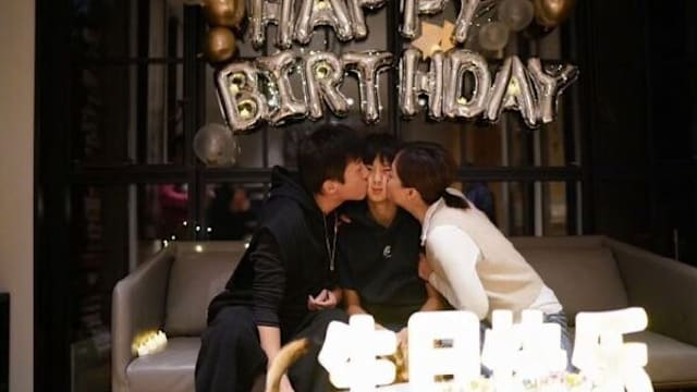 儿子14岁了！孙俪、邓超“动作一致”亲下去！