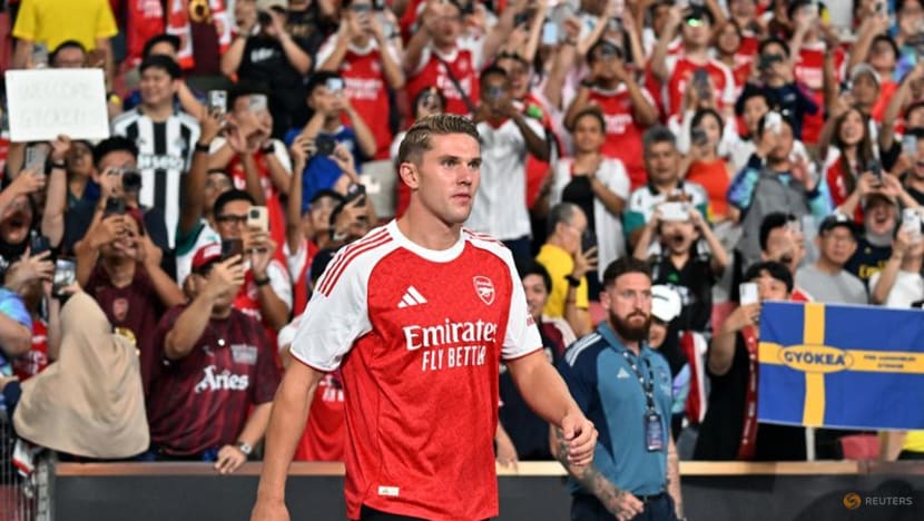 Gyokeres plays down Henry comparisons after taking Arsenal number 14 shirt
