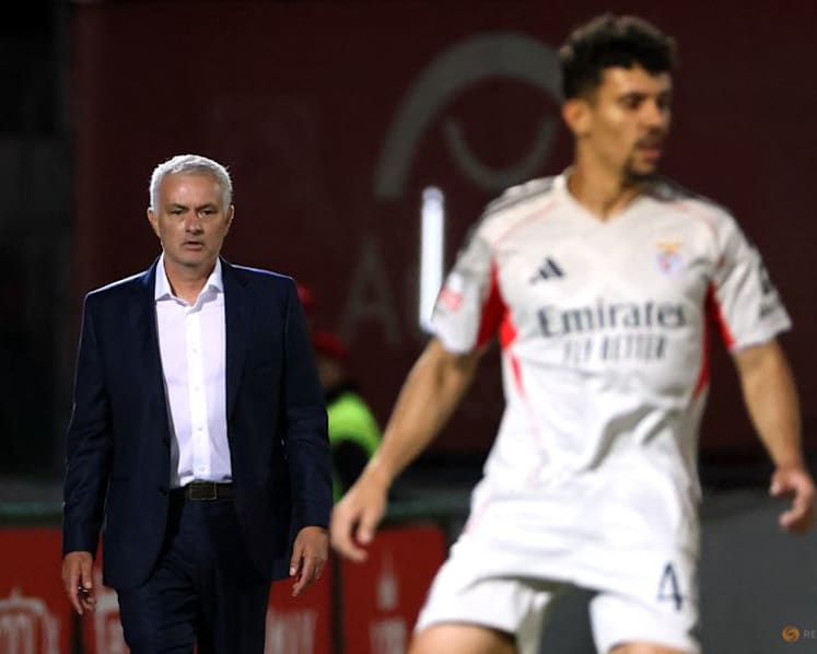 Mourinho gets strong winning start at Benfica