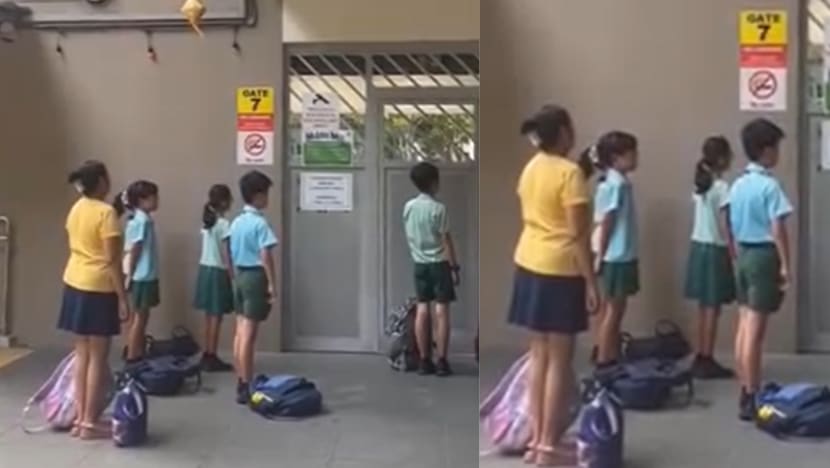 Helper Standing With Primary School Latecomers During S’pore National Anthem Praised For Being Respectful Helper Standing With Primary School Latecomers During S’pore National Anthem Praised For Being Respectful