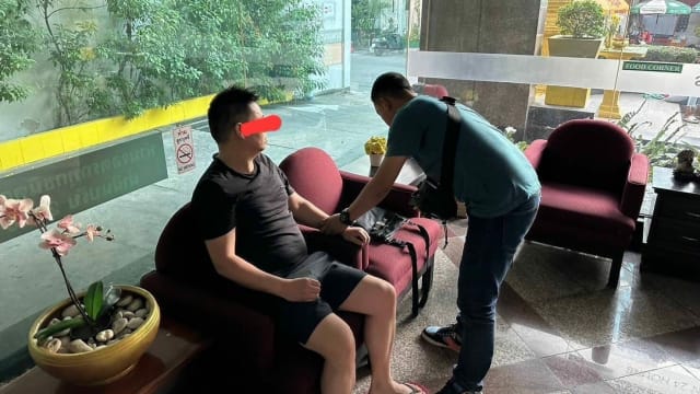 中国男从印度飞曼谷  班机上打开乘客行李偷名表  