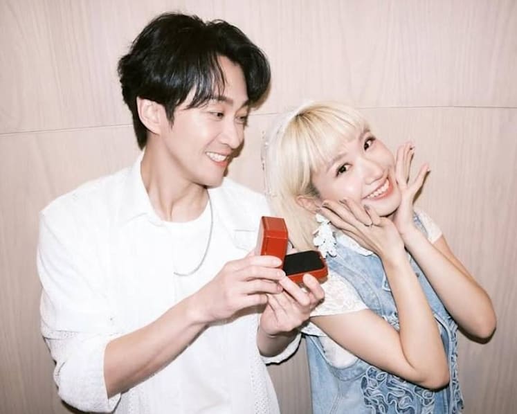 Taiwanese hosts Lulu Huang and Hank Chen Han-dian surprise fans with marriage reveal