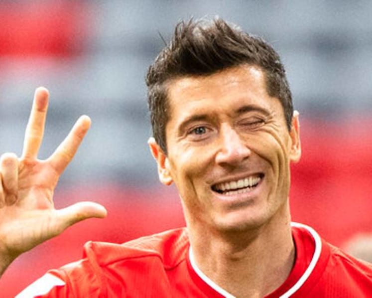 Football: Lewandowski hat trick helps Bayern rout Frankfurt 5-0