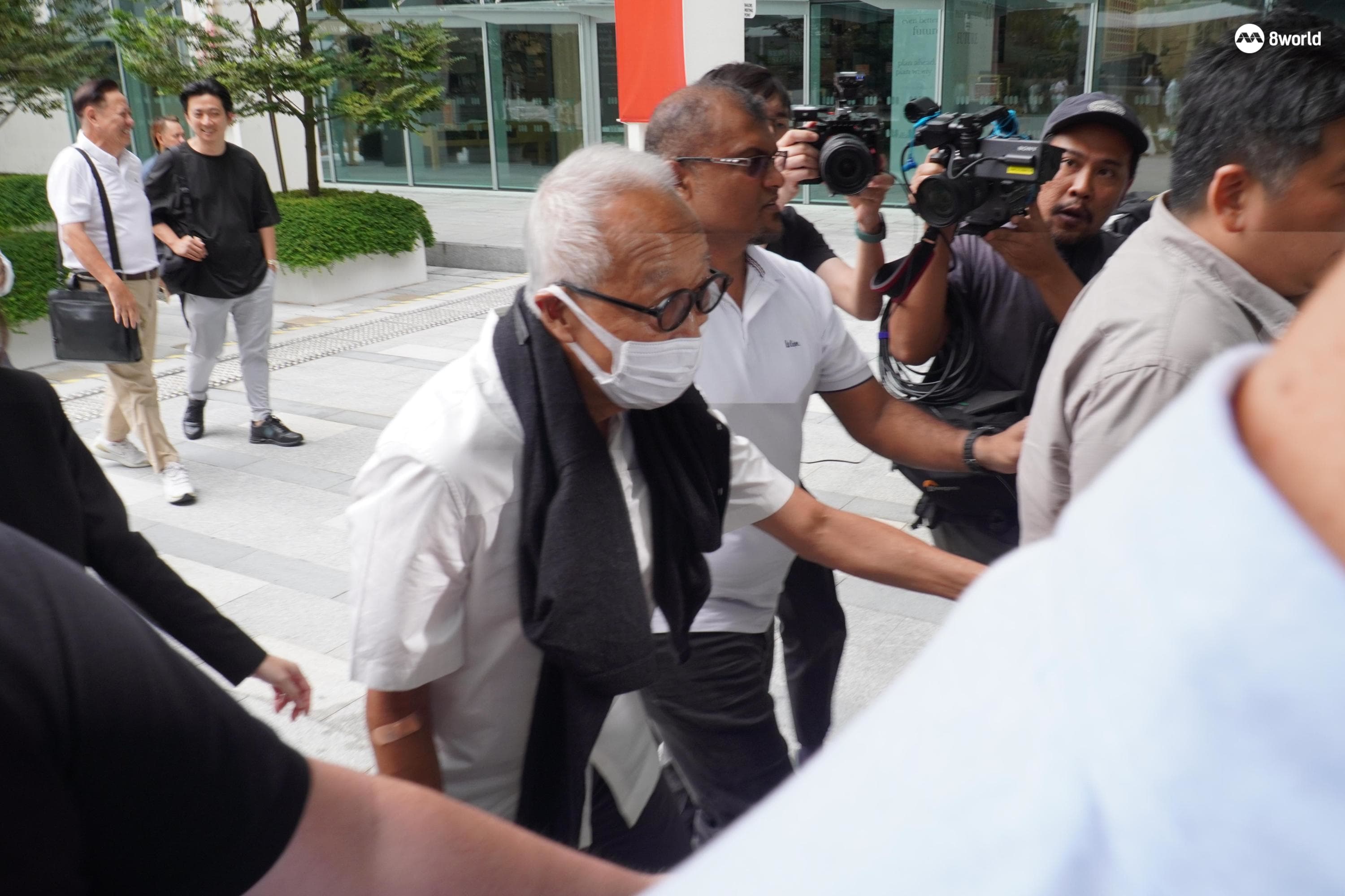 妨碍司法案今午宣判王明星现身国家法院- 8world