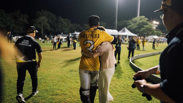 文莱王子阿都马丁马球场上和妻子甜蜜互动疯传