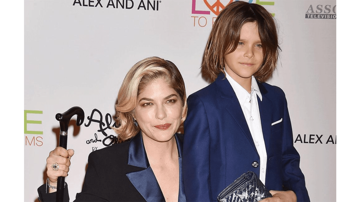 Selma Blair reveals emotional birth of son on his eighth birthday 8days(01)