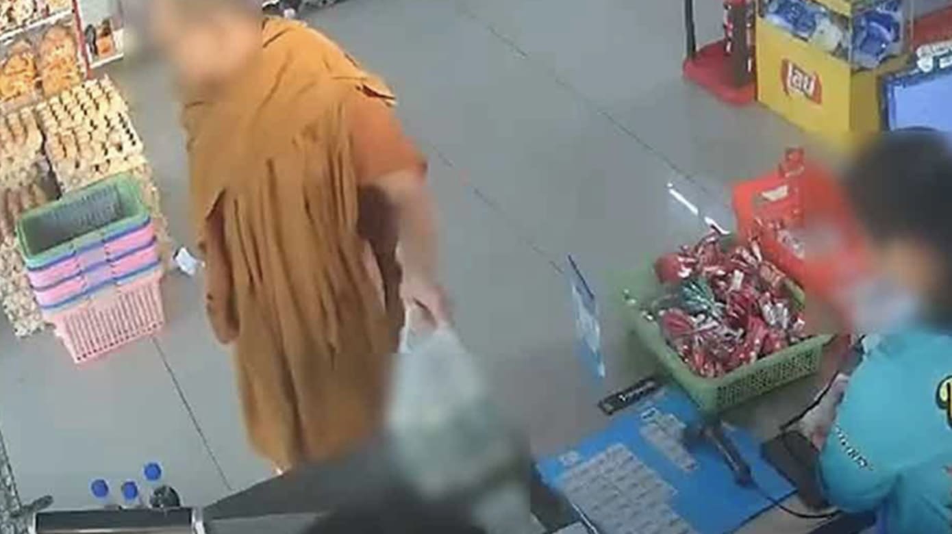 泰僧人因长期买酒 被逐出寺庙