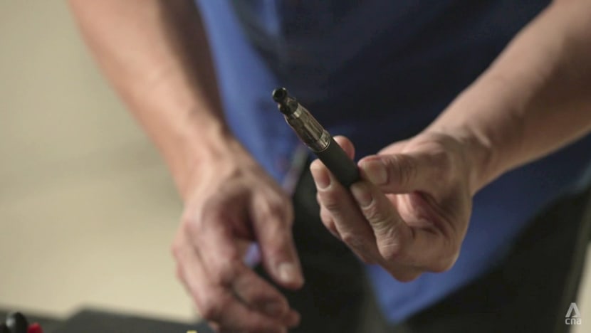 'Saya boleh buat di rumah, baunya tak melekat': Adakah kalangan belia penghisap vape tahu apa yang sebenarnya mereka sedut? 'Saya boleh buat di rumah, baunya tak melekat': Adakah kalangan belia penghisap vape tahu apa yang sebenarnya mereka sedut?