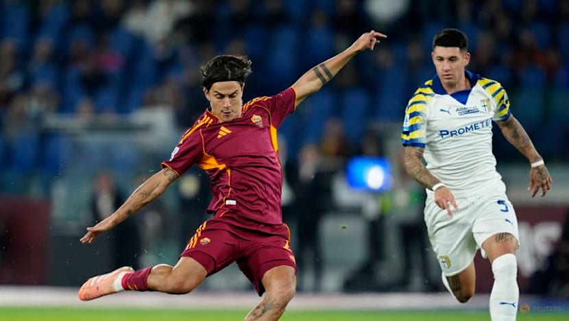 Roma beat Parma 2-1 to keep pace with leaders Napoli