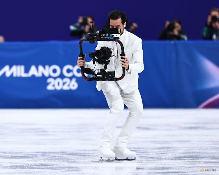 Figure skating-On-ice cameraman brings new Olympic angle