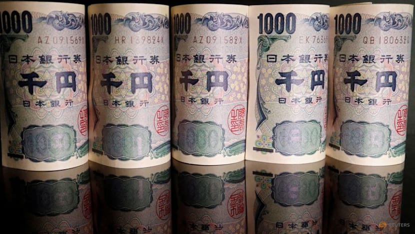 Yen tumbles on Japan spending fears, dollar broadly higher