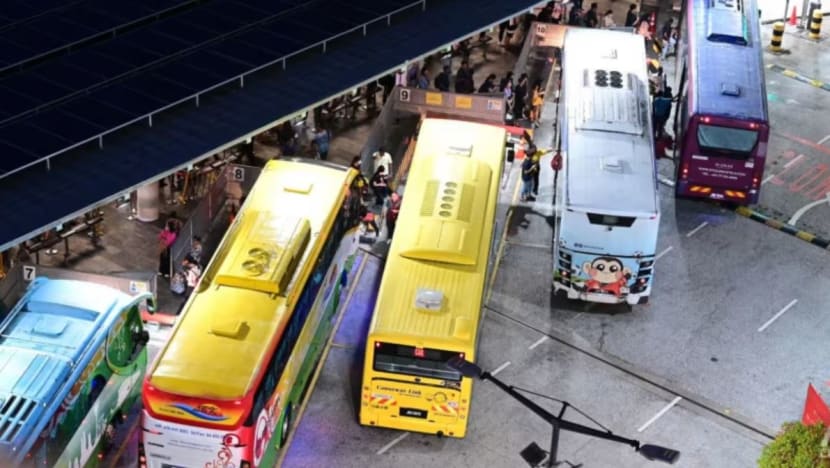 Pemandu bas Singapore-Johor Express didakwa bergerak semasa penumpang turun bas, sebabkan kakinya digilis Pemandu bas Singapore-Johor Express didakwa bergerak semasa penumpang turun bas, sebabkan kakinya digilis