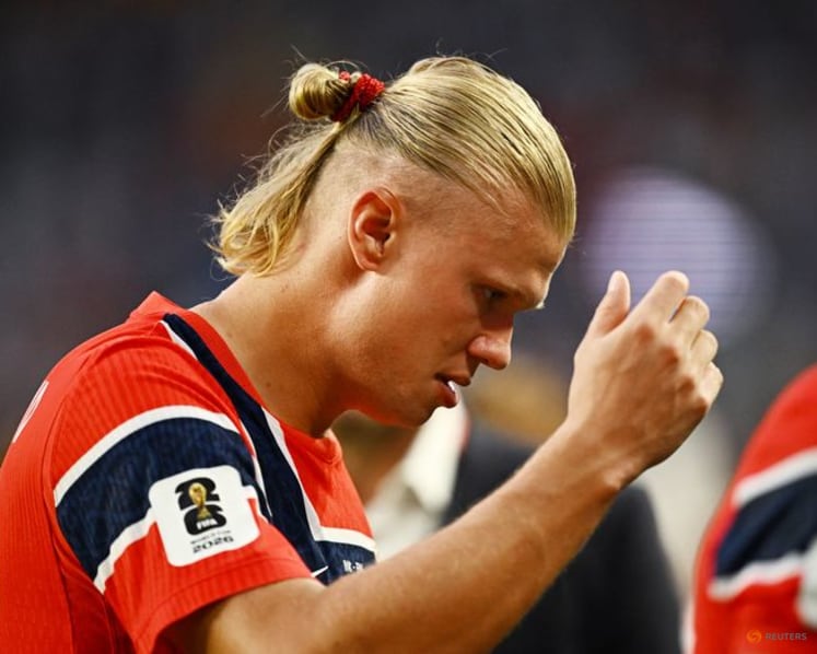 Norwegian Air wears BA's colours for a day after World Cup social media wager