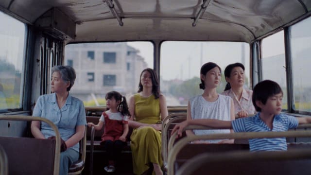 《水边维纳斯》　小女孩眼中的90年代女性群像  
