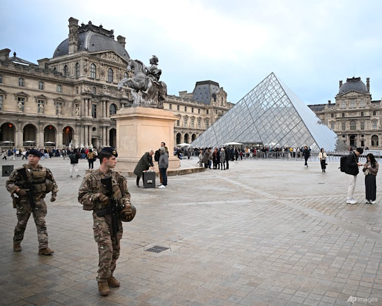 Commentary: Louvre robbery gang used a brazen new criminal blueprint