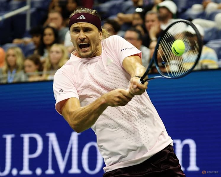 Zverev reaches US Open fourth round with win over Tabilo