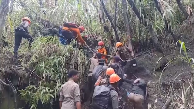 获救登山者明返新加坡 外交部：继续搜寻两失踪国人