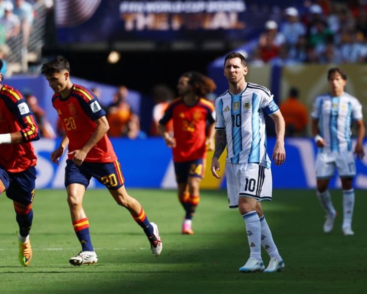Spain battle past 10-man Argentina 1-0 in extra time to win World Cup