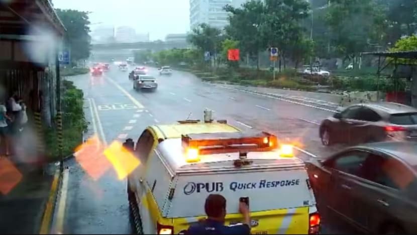 Bukit Timah Road banjir sedang barat laut SG alami paras hujan harian tertinggi sejak 1978 Bukit Timah Road banjir sedang barat laut SG alami paras hujan harian tertinggi sejak 1978