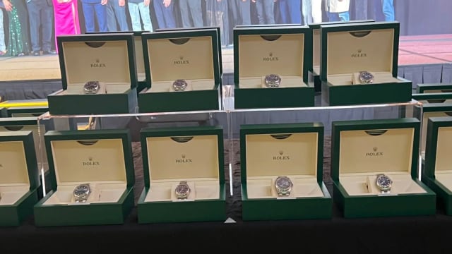 本地餐饮集团送员工100只名表 引来网民羡慕