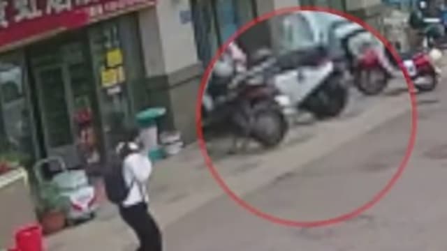 菜刀从高楼掉落 中国一路人险些被砸 