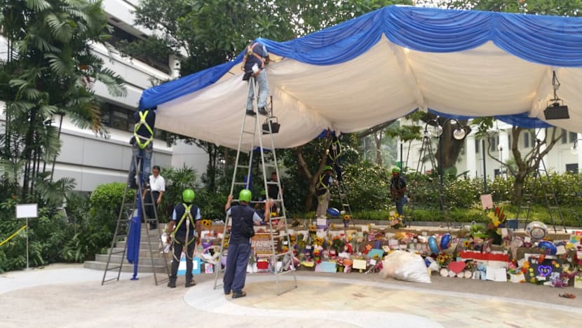 SGH sets up area for public to leave well-wishes and flowers for Mr Lee Kuan Yew
