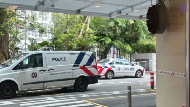 诺维娜大华广场外发现一具尸体 警方封锁现场